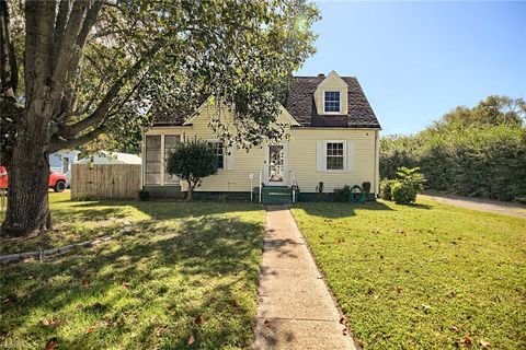 Photo of 36 Davis Avenue, Newport News, VA 23601 (MLS # 10605024)
