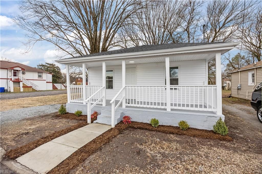 Photo of 305 Pleasant Street, Suffolk, VA 23434 (MLS # 10619916)