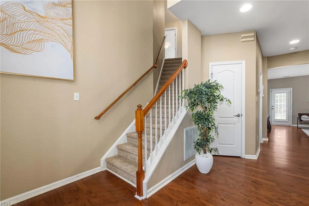 Virginia Beach, Virginia 23455, United States, 5 Bedrooms Bedrooms, ,3 BathroomsBathrooms,Residential,Pending,111379