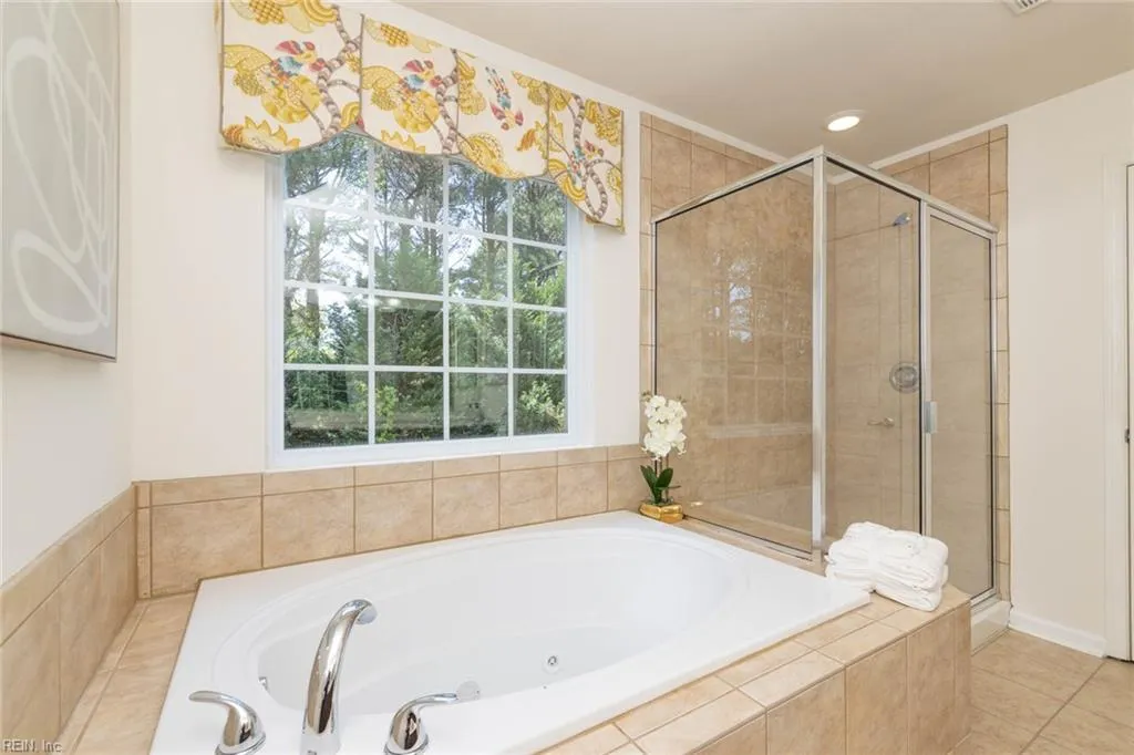 Virginia Beach, Virginia 23455, United States, 5 Bedrooms Bedrooms, ,3 BathroomsBathrooms,Residential,Pending,111379