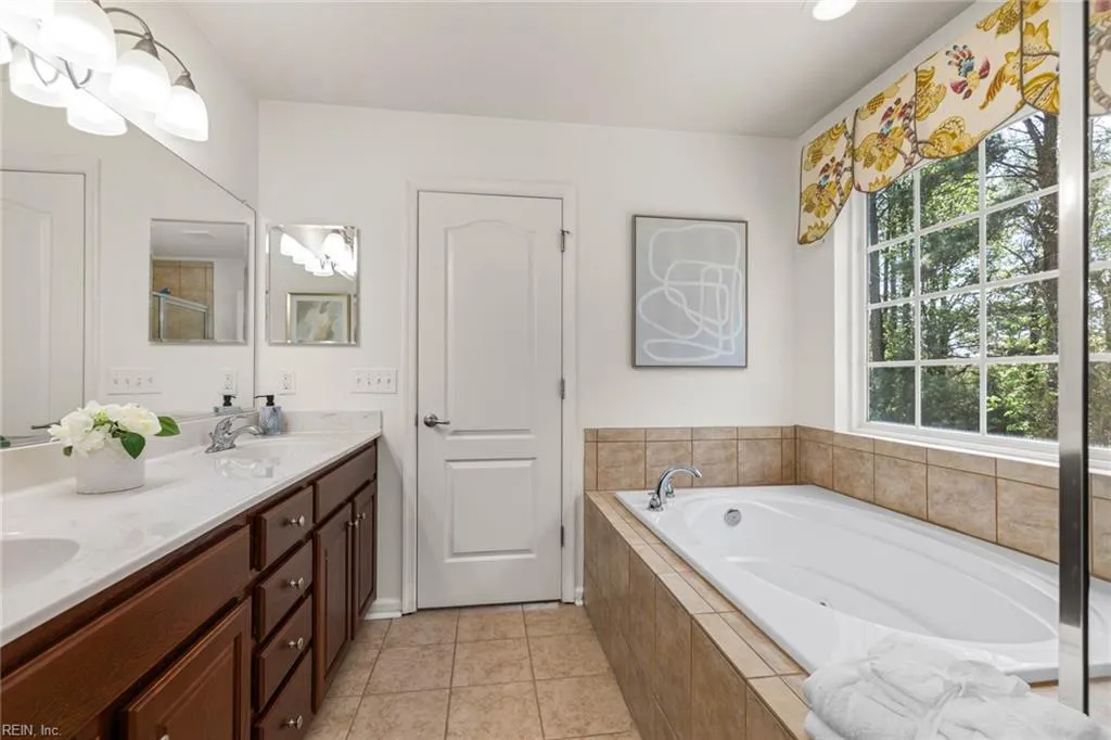 Virginia Beach, Virginia 23455, United States, 5 Bedrooms Bedrooms, ,3 BathroomsBathrooms,Residential,Pending,111379