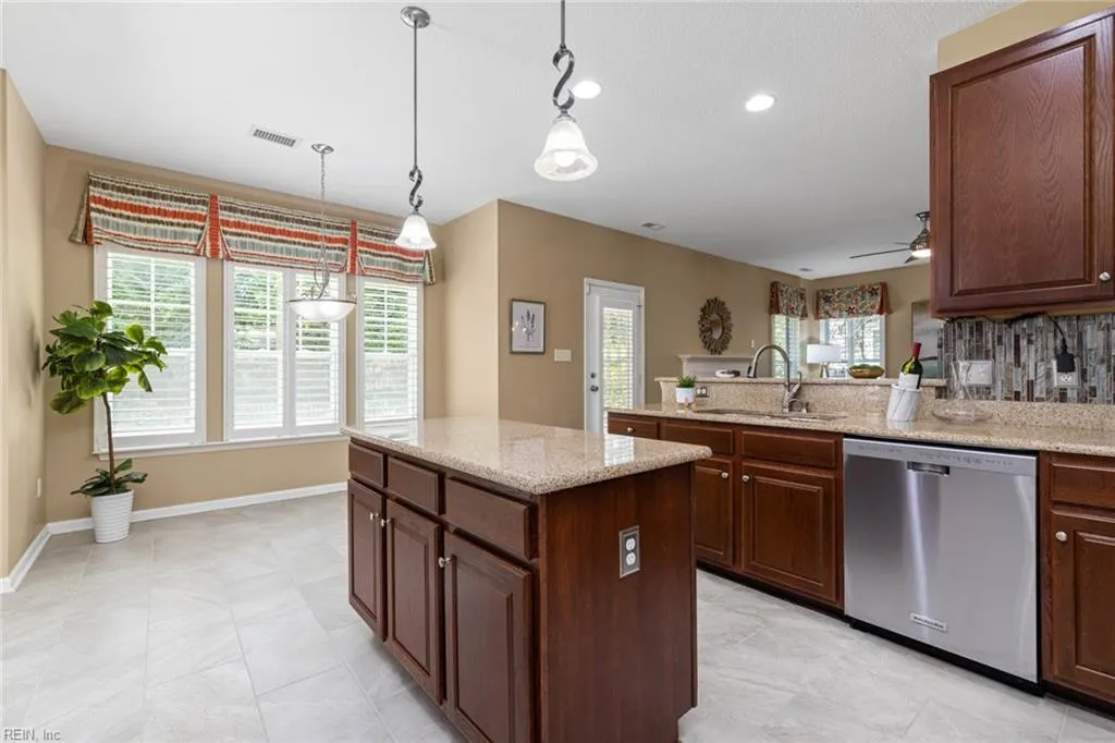 Virginia Beach, Virginia 23455, United States, 5 Bedrooms Bedrooms, ,3 BathroomsBathrooms,Residential,Pending,111379