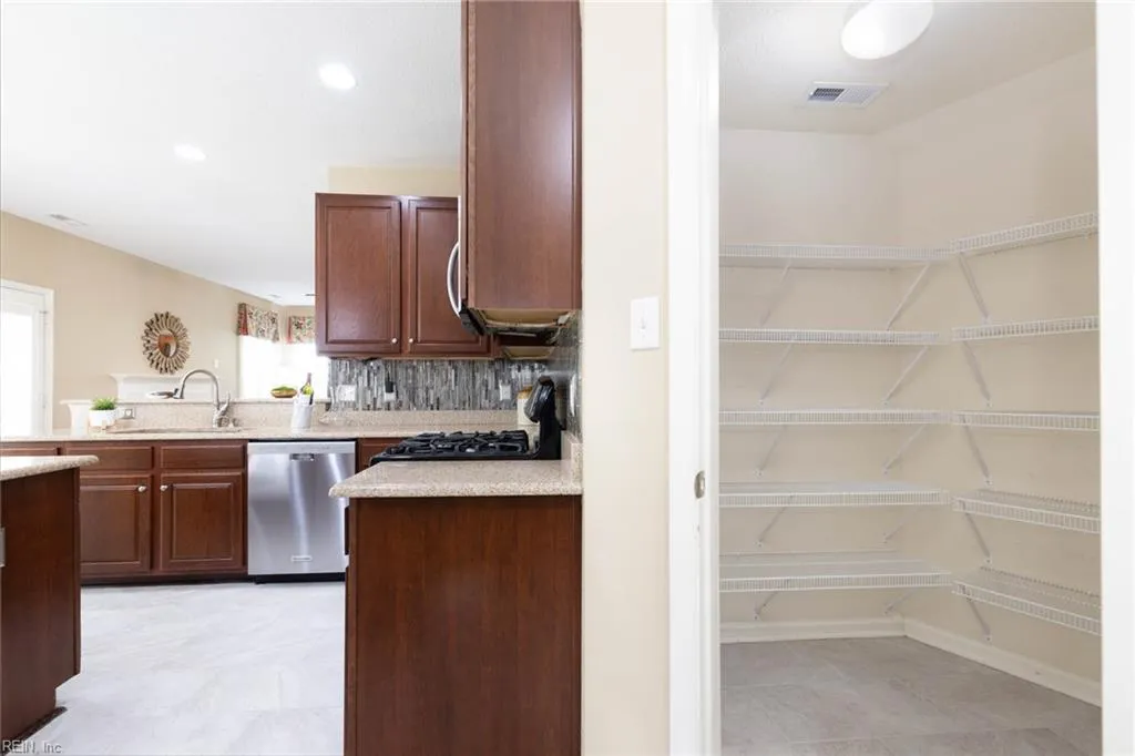 Virginia Beach, Virginia 23455, United States, 5 Bedrooms Bedrooms, ,3 BathroomsBathrooms,Residential,Pending,111379