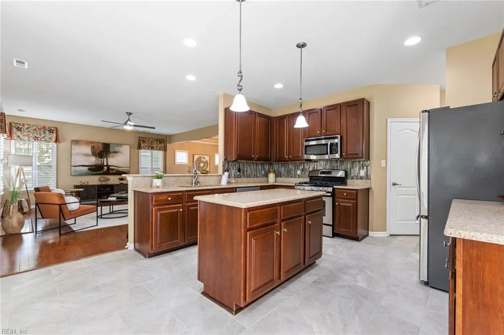 Virginia Beach, Virginia 23455, United States, 5 Bedrooms Bedrooms, ,3 BathroomsBathrooms,Residential,Pending,111379