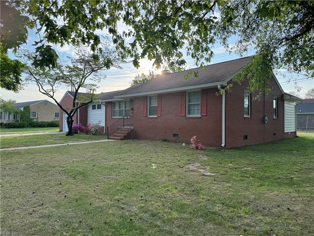 Photo of 5 Nutmeg Quarter Place, Newport News, VA 23606 (MLS # 10630065)