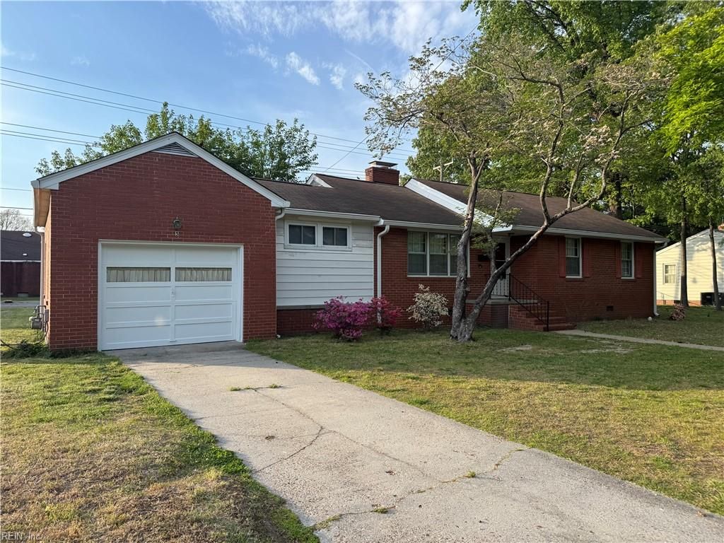 Photo of 5 Nutmeg Quarter Place, Newport News, VA 23606 (MLS # 10630065)