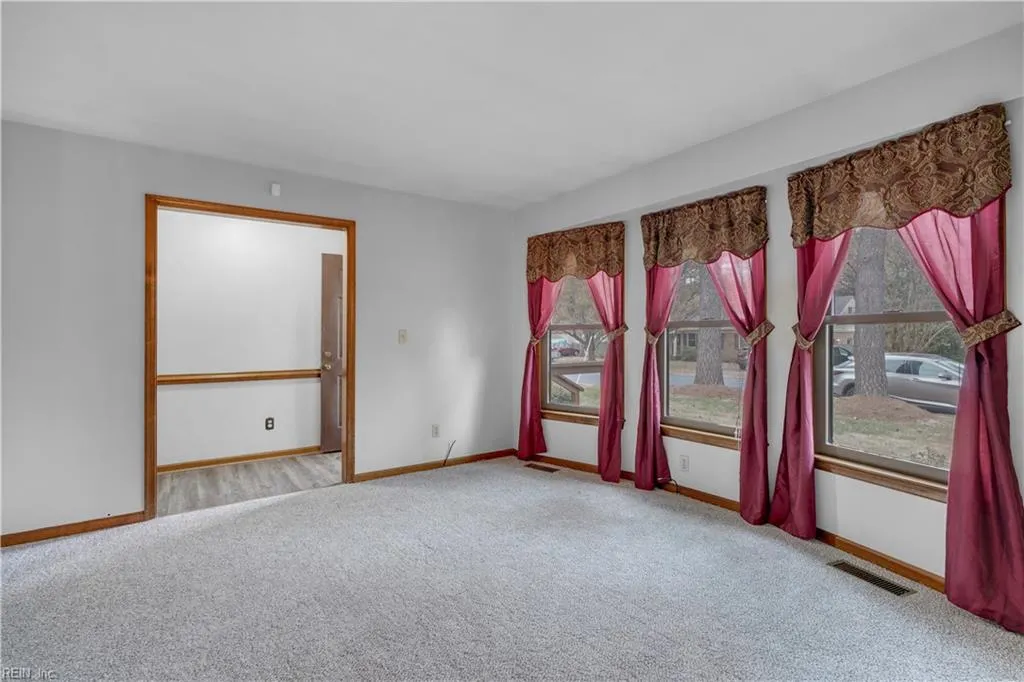 Chesapeake, Virginia 23322, United States, 4 Bedrooms Bedrooms, ,2 BathroomsBathrooms,Residential,Pending,27484