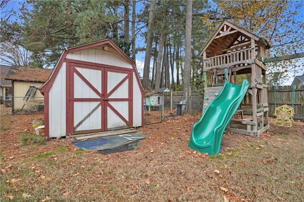 Chesapeake, Virginia 23322, United States, 4 Bedrooms Bedrooms, ,2 BathroomsBathrooms,Residential,Pending,27484