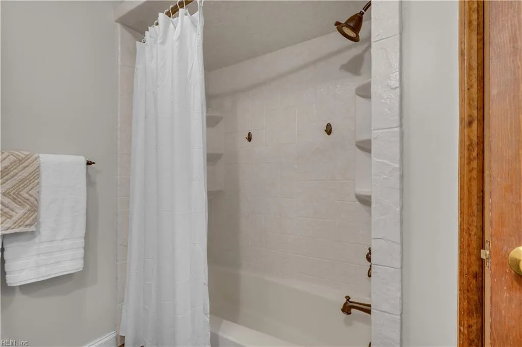 Chesapeake, Virginia 23322, United States, 4 Bedrooms Bedrooms, ,2 BathroomsBathrooms,Residential,Pending,27484