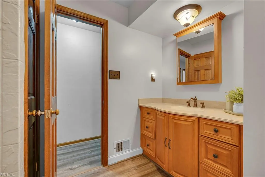 Chesapeake, Virginia 23322, United States, 4 Bedrooms Bedrooms, ,2 BathroomsBathrooms,Residential,Pending,27484