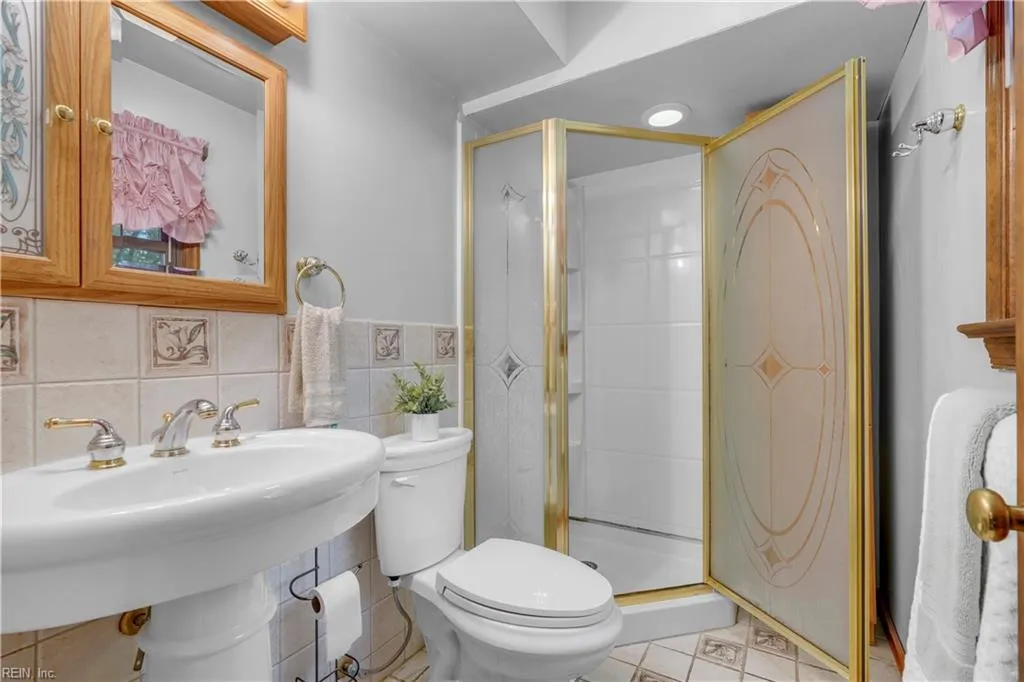 Chesapeake, Virginia 23322, United States, 4 Bedrooms Bedrooms, ,2 BathroomsBathrooms,Residential,Pending,27484