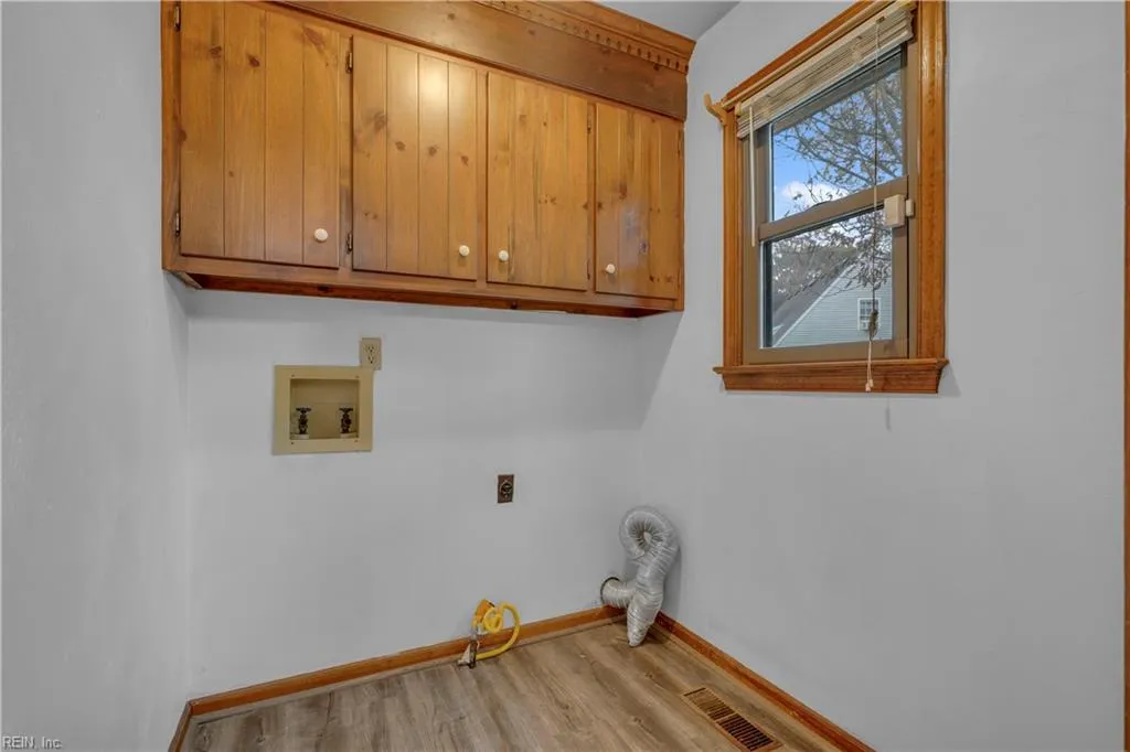 Chesapeake, Virginia 23322, United States, 4 Bedrooms Bedrooms, ,2 BathroomsBathrooms,Residential,Pending,27484