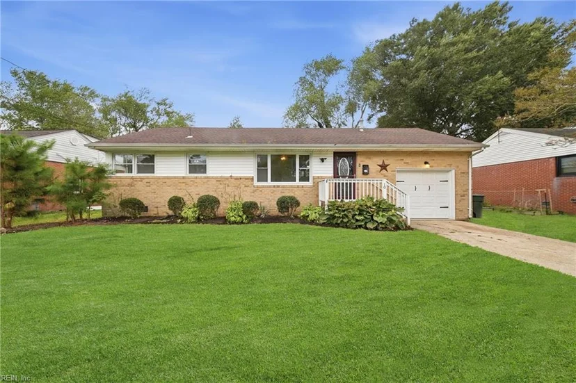 10 Eastlawn Drive, photo 1 of 24