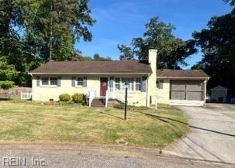 Photo of 6 Montclare Place, Newport News, VA 23606 (MLS # 10636510)