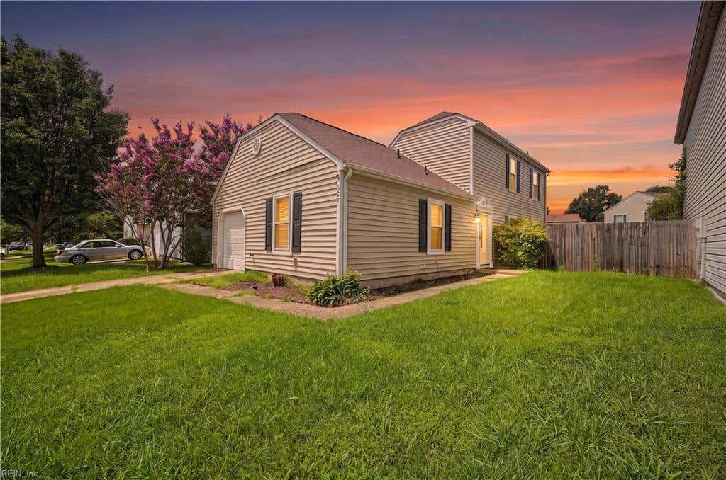 Photo of 827 Chimney Hill Parkway, Virginia Beach, VA 23462 (MLS # 10645287)