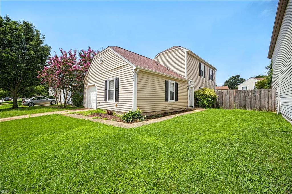 Photo of 827 Chimney Hill Parkway, Virginia Beach, VA 23462 (MLS # 10645287)
