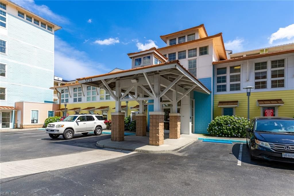 Photo of 3738 Sandpiper Road #426B, Virginia Beach, VA 23456 (MLS # 10603582)