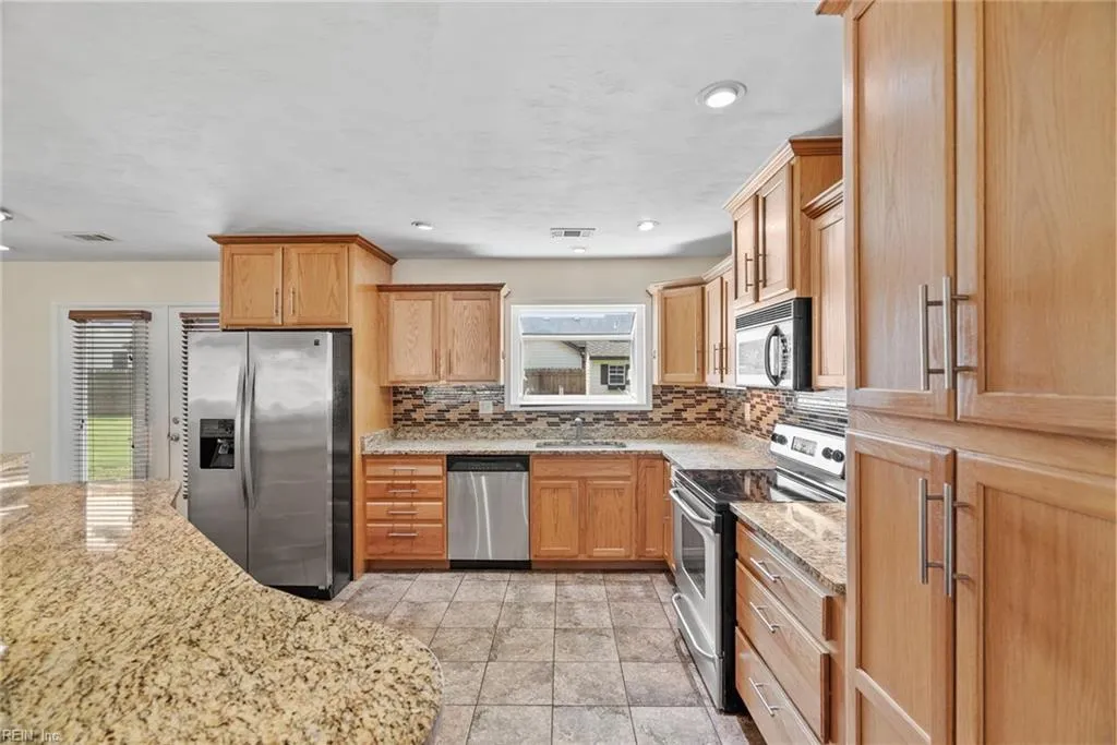 Chesapeake, Virginia 23320, United States, 3 Bedrooms Bedrooms, ,2 BathroomsBathrooms,Residential,Pending,121995