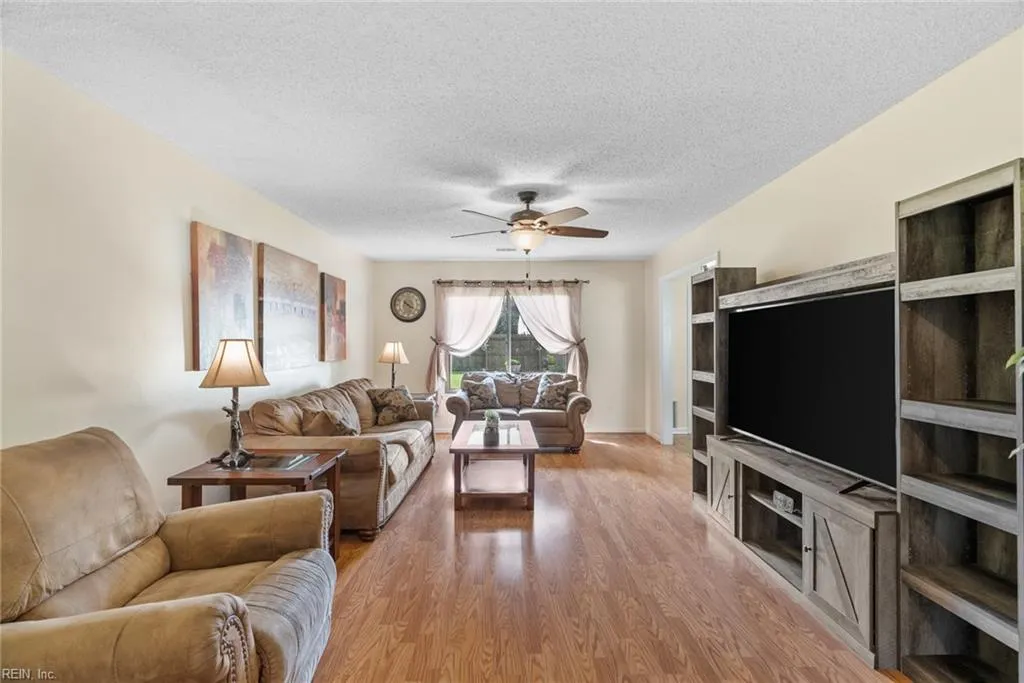 Chesapeake, Virginia 23320, United States, 3 Bedrooms Bedrooms, ,2 BathroomsBathrooms,Residential,Pending,121995