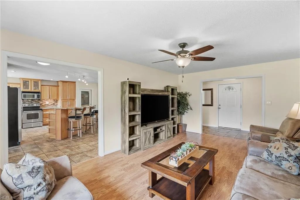 Chesapeake, Virginia 23320, United States, 3 Bedrooms Bedrooms, ,2 BathroomsBathrooms,Residential,Pending,121995