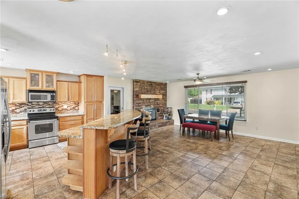 Chesapeake, Virginia 23320, United States, 3 Bedrooms Bedrooms, ,2 BathroomsBathrooms,Residential,Pending,121995