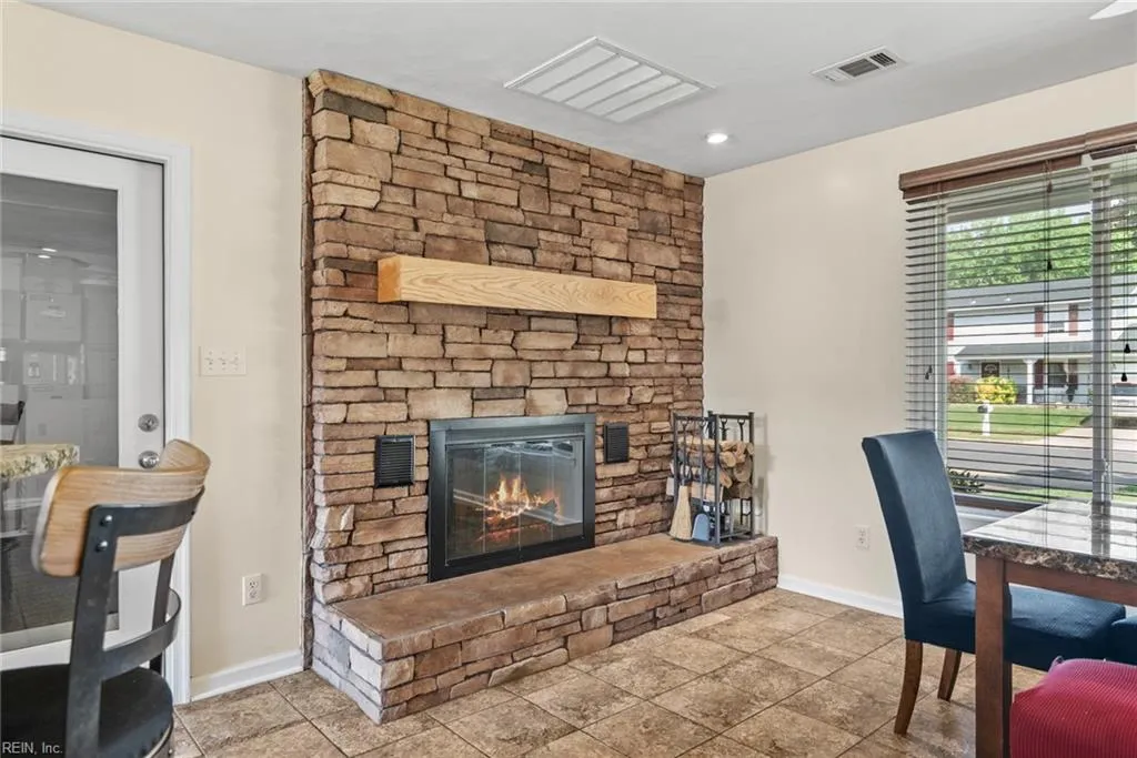 Chesapeake, Virginia 23320, United States, 3 Bedrooms Bedrooms, ,2 BathroomsBathrooms,Residential,Pending,121995