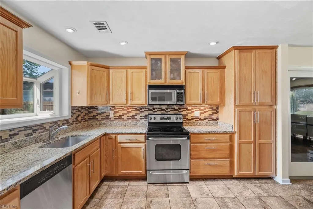 Chesapeake, Virginia 23320, United States, 3 Bedrooms Bedrooms, ,2 BathroomsBathrooms,Residential,Pending,121995