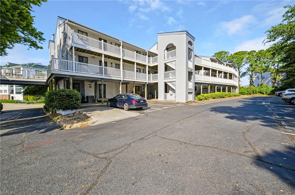 Photo of 3200 Lynnhaven Drive #202, Virginia Beach, VA 23451 (MLS # 10647683)