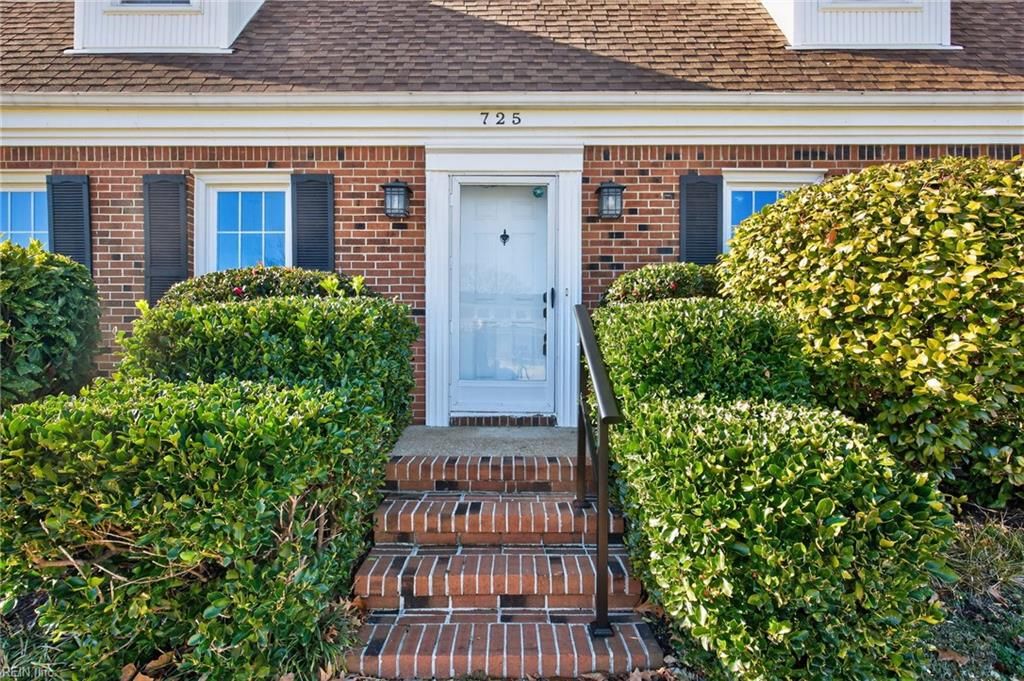 Photo of 725 Earl Of Chesterfield Court, Virginia Beach, VA 23454 (MLS # 10616980)