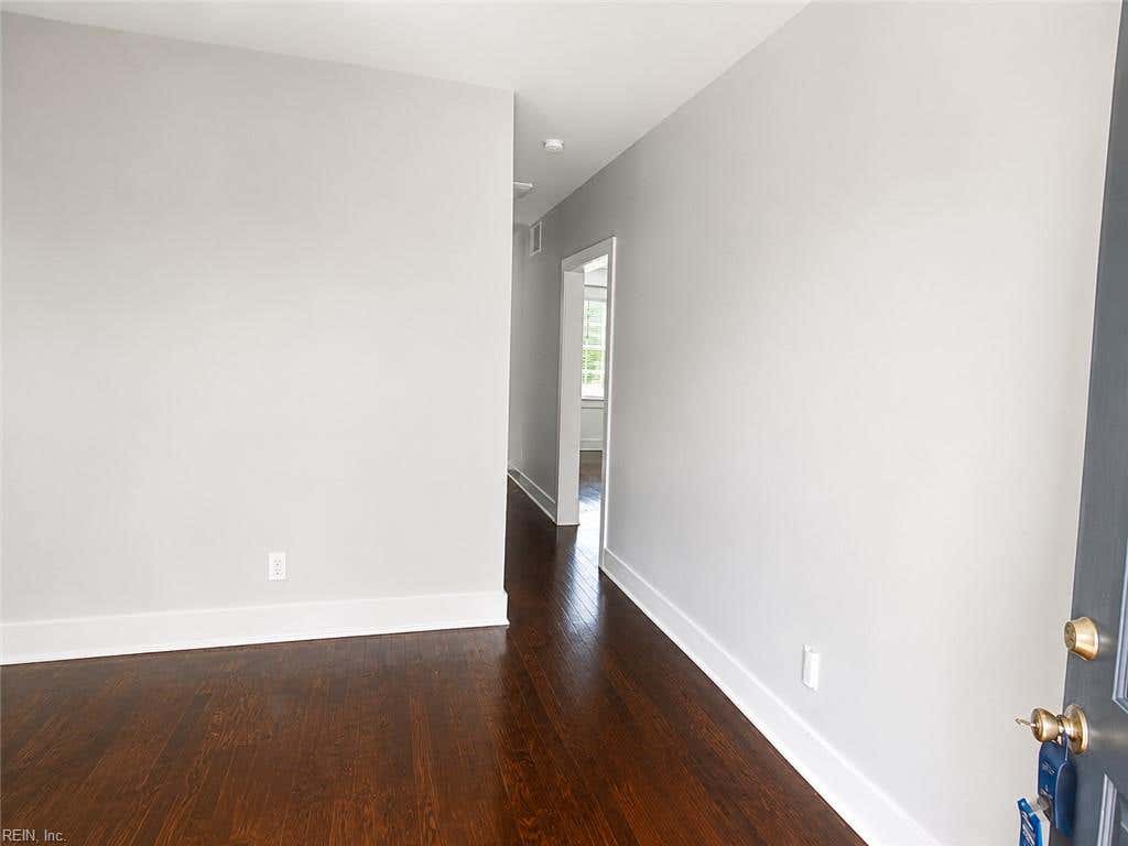Photo of 37 Sycamore Avenue, Newport News, VA 23605 (MLS # 10643993)