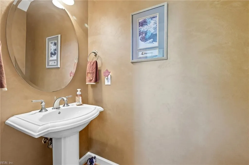 Smithfield, Virginia 23430, United States, 5 Bedrooms Bedrooms, ,4 BathroomsBathrooms,Residential,Active,216613