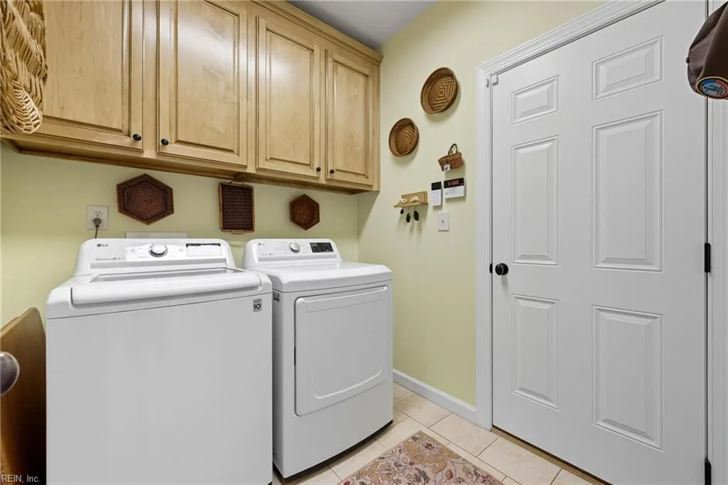 Smithfield, Virginia 23430, United States, 5 Bedrooms Bedrooms, ,4 BathroomsBathrooms,Residential,Active,216613