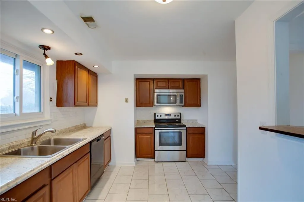 Virginia Beach, Virginia 23462, United States, 3 Bedrooms Bedrooms, ,2 BathroomsBathrooms,Residential,Active,26635