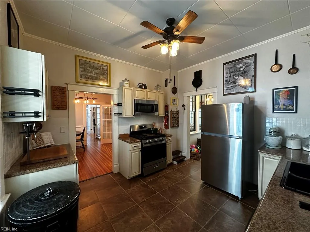 Portsmouth, Virginia 23704, United States, 3 Bedrooms Bedrooms, ,2 BathroomsBathrooms,Residential,Active,214930