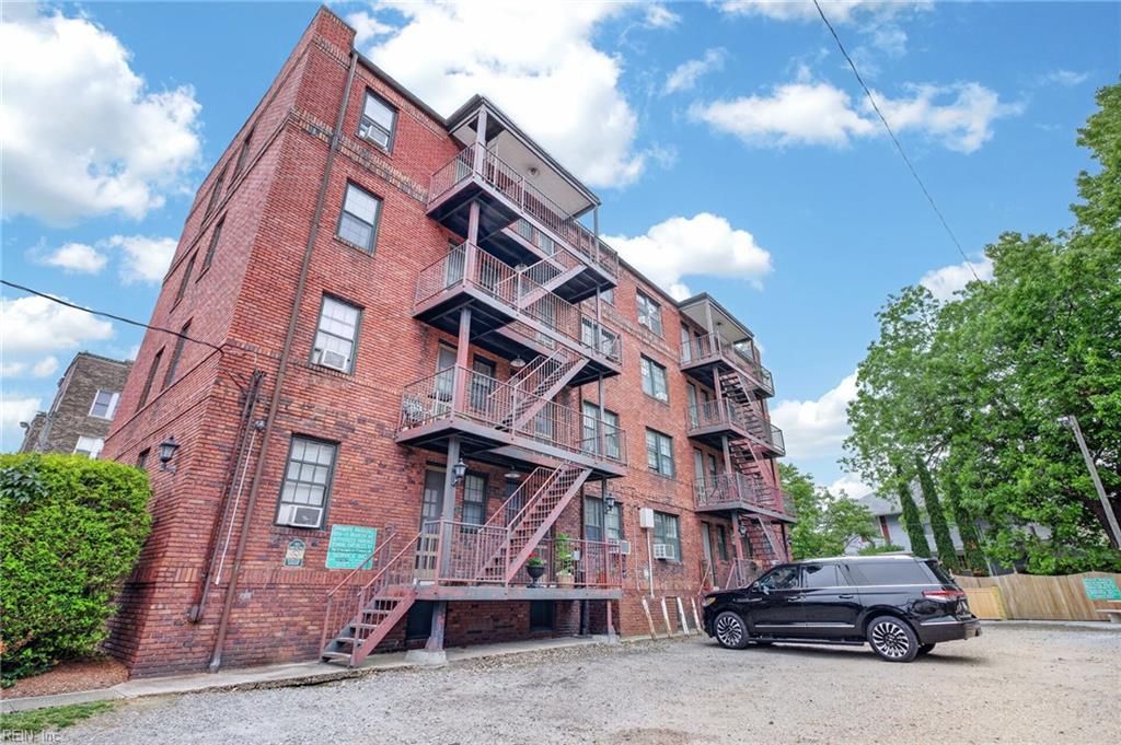Photo of 1006 Brandon Avenue, Norfolk, VA 23507 (MLS # 10636540)