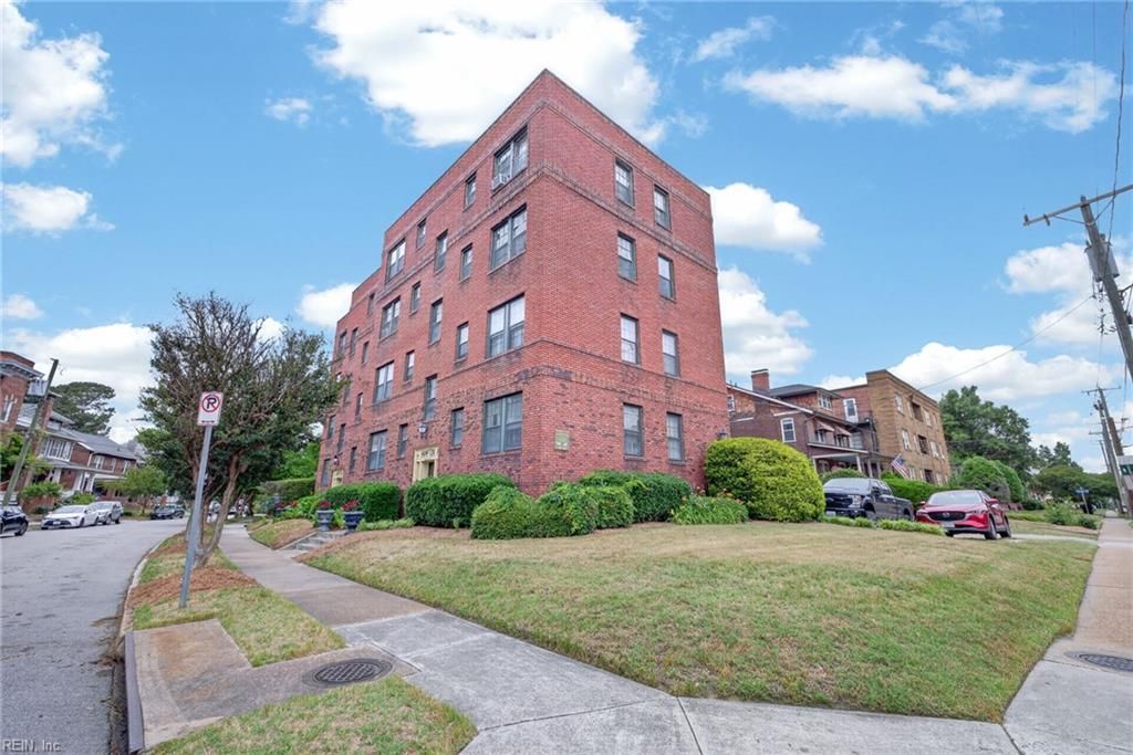 Photo of 1006 Brandon Avenue, Norfolk, VA 23507 (MLS # 10636540)