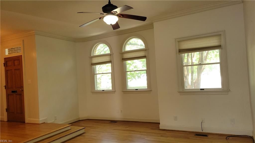 Photo of 839 Botetourt Gardens, Norfolk, VA 23507 (MLS # 10618170)