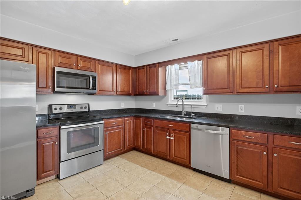 2160 Bloomsbury LN