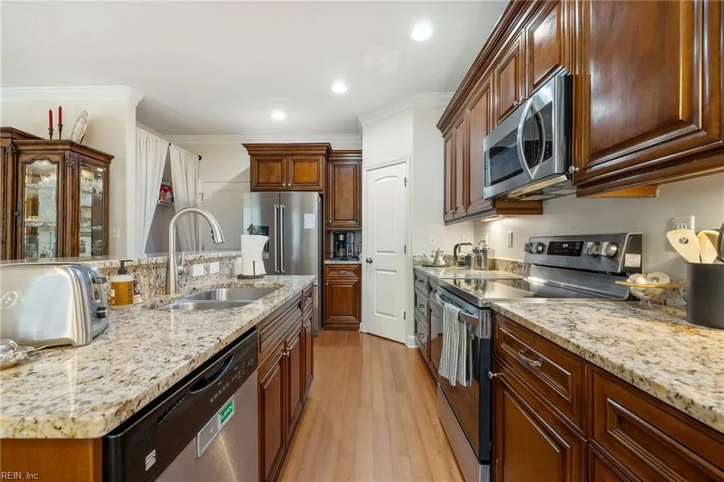 Norfolk, Virginia 23513, United States, 3 Bedrooms Bedrooms, ,3 BathroomsBathrooms,Residential,Pending,89131