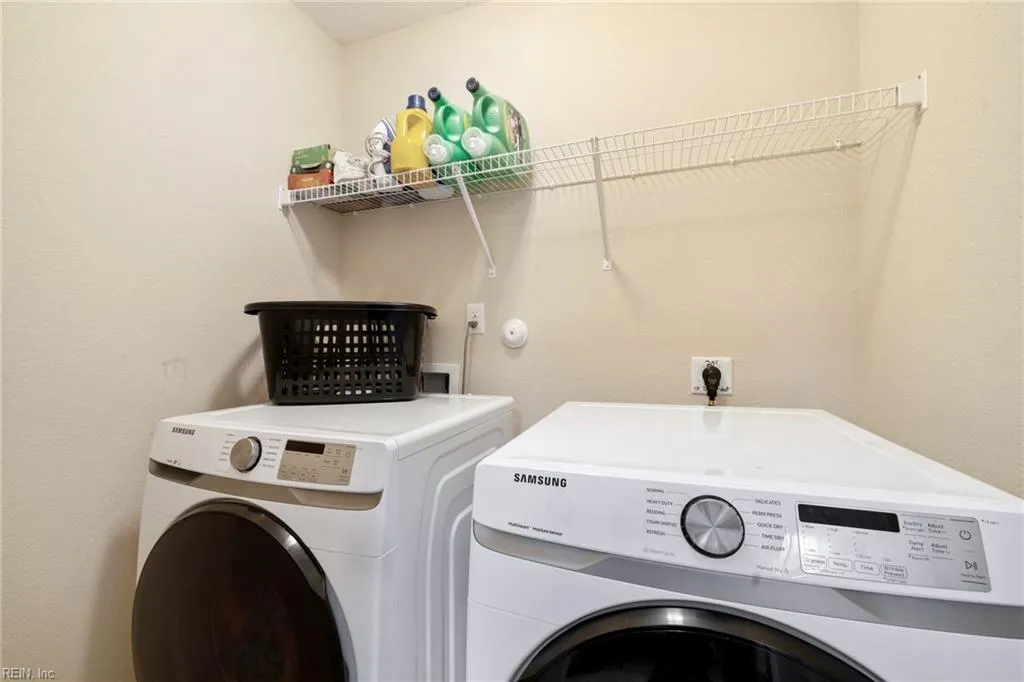 Norfolk, Virginia 23513, United States, 3 Bedrooms Bedrooms, ,3 BathroomsBathrooms,Residential,Pending,89131