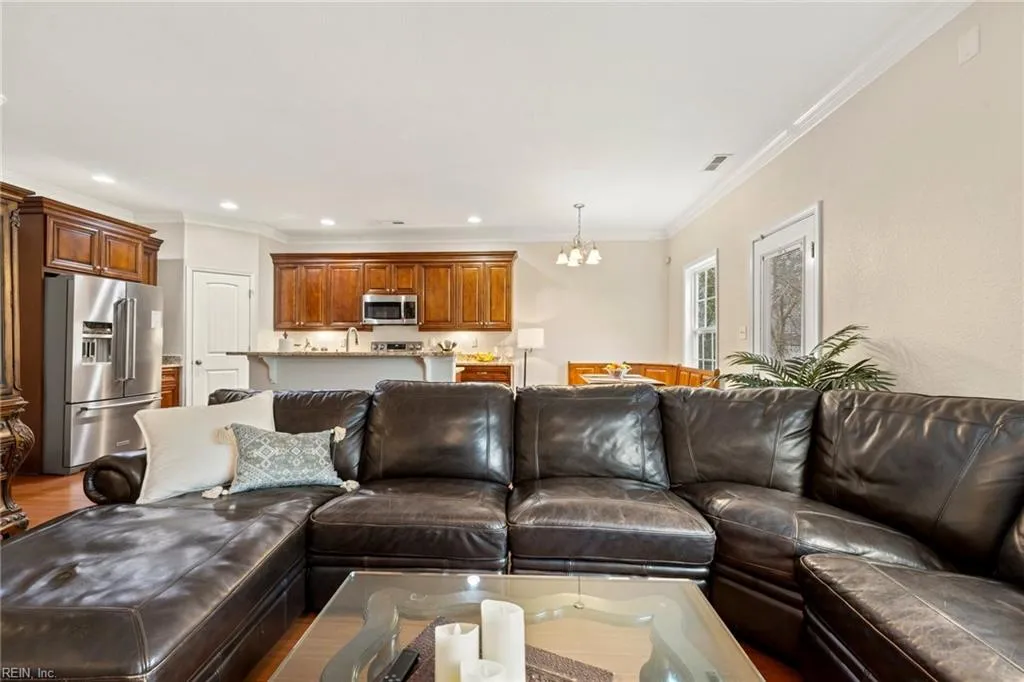 Norfolk, Virginia 23513, United States, 3 Bedrooms Bedrooms, ,3 BathroomsBathrooms,Residential,Pending,89131