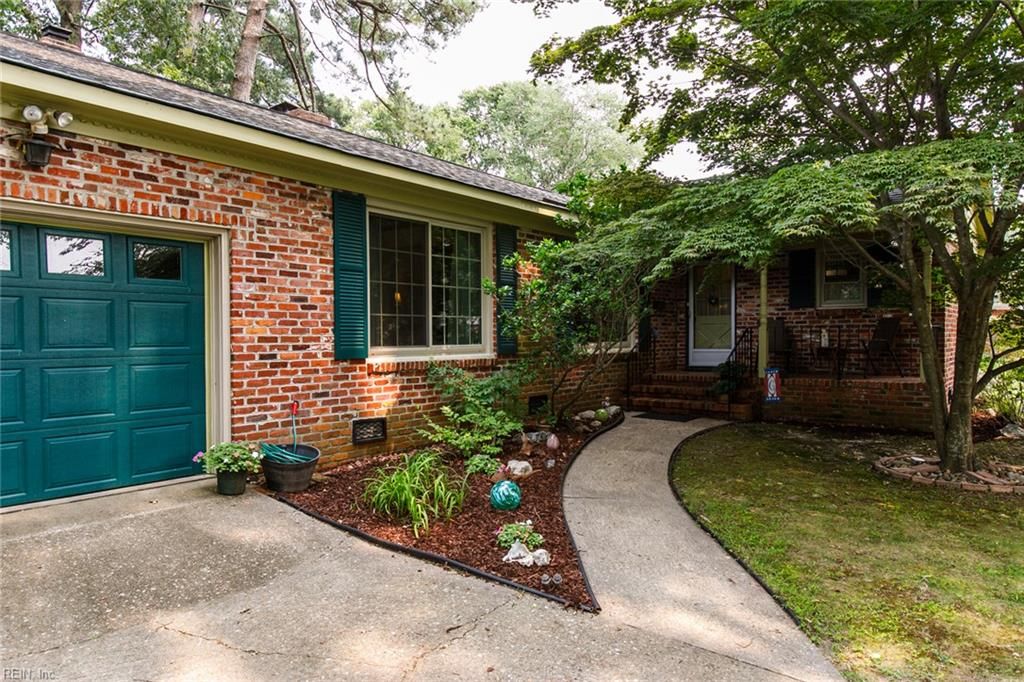 Photo of 5 Barbour Drive, Newport News, VA 23606 (MLS # 10644694)