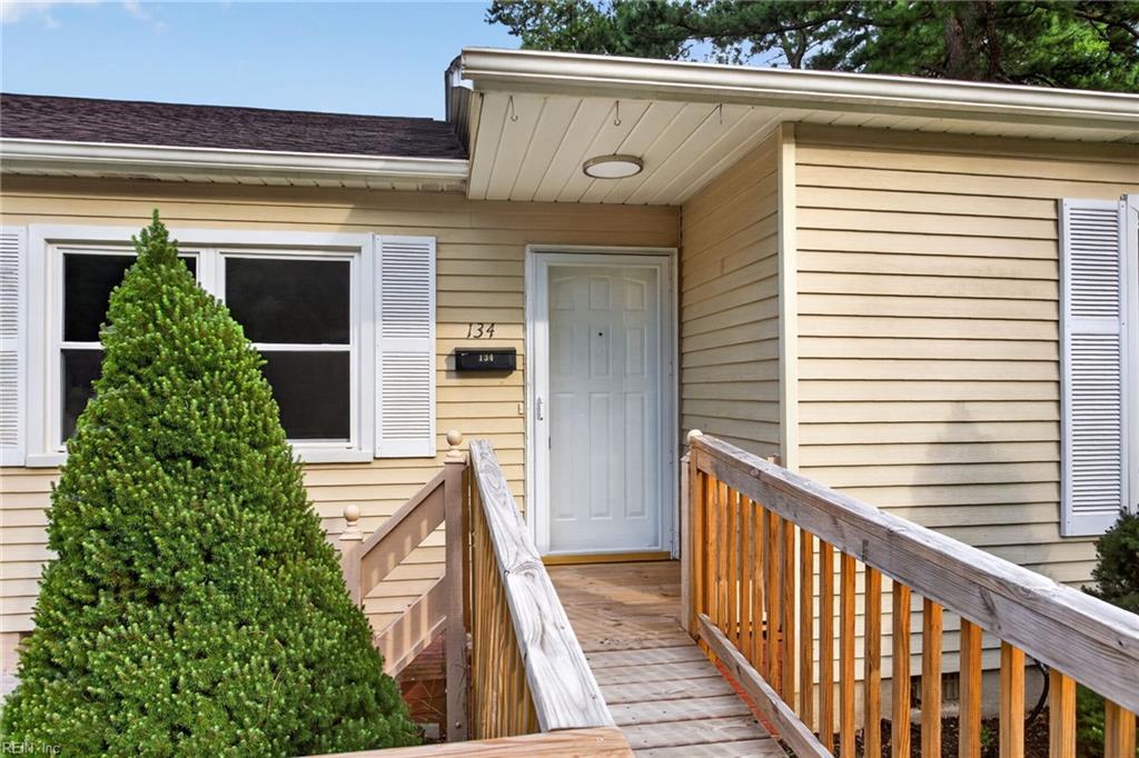 Photo of 134 Tuckahoe Drive, Newport News, VA 23606 (MLS # 10648181)