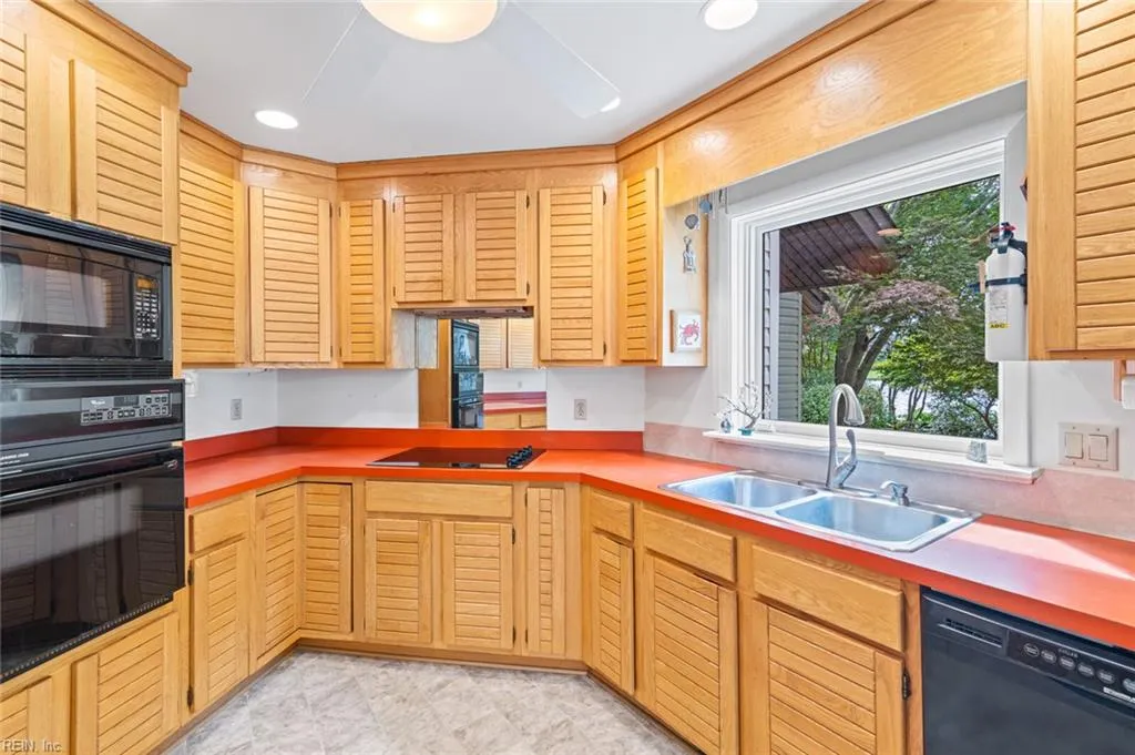 Hampton, Virginia 23669, United States, 5 Bedrooms Bedrooms, ,3 BathroomsBathrooms,Residential,Active,180951