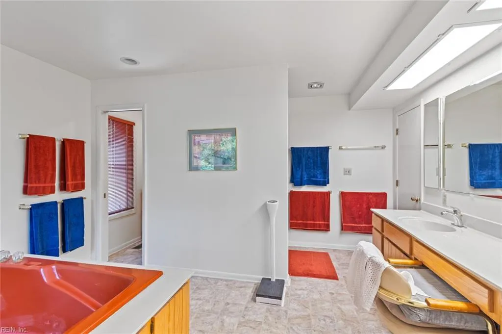 Hampton, Virginia 23669, United States, 5 Bedrooms Bedrooms, ,3 BathroomsBathrooms,Residential,Active,180951