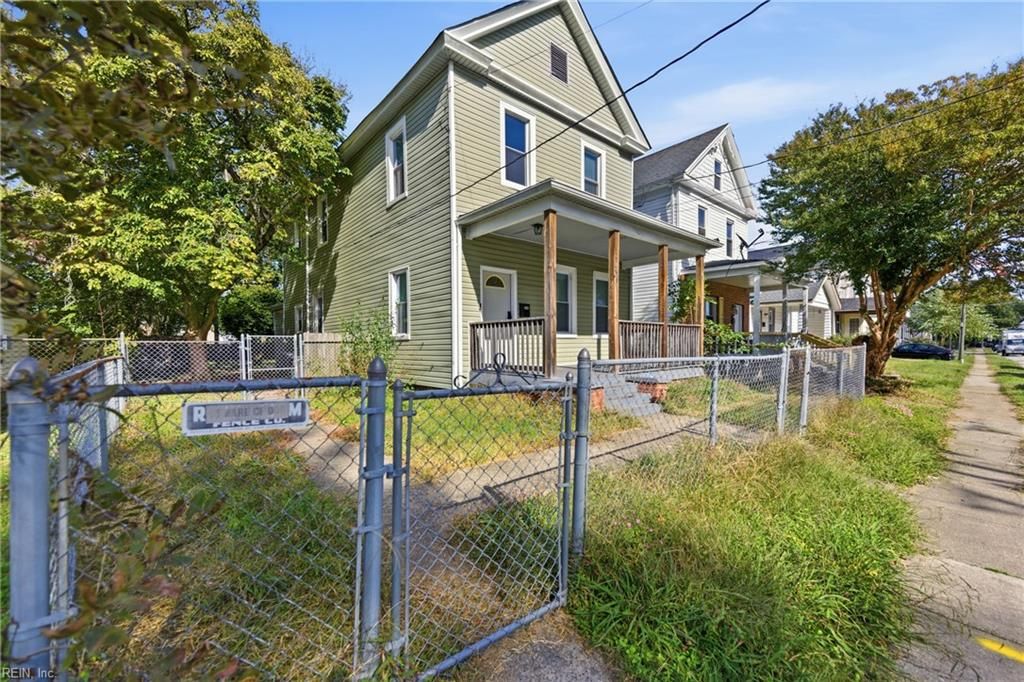 Photo of 256 Lee Street, Hampton, VA 23669 (MLS # 10607780)