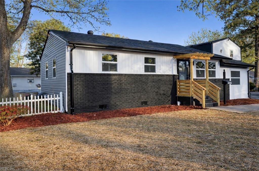 Photo of 1203 Baskerville Lane, Portsmouth, VA 23701 (MLS # 10627760)