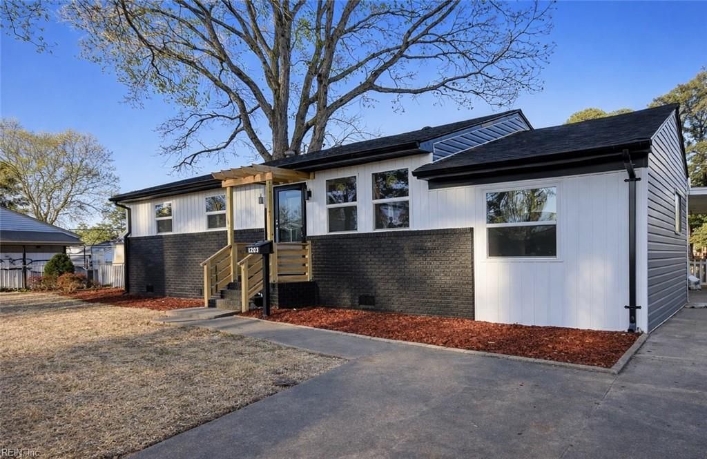 Photo of 1203 Baskerville Lane, Portsmouth, VA 23701 (MLS # 10627760)