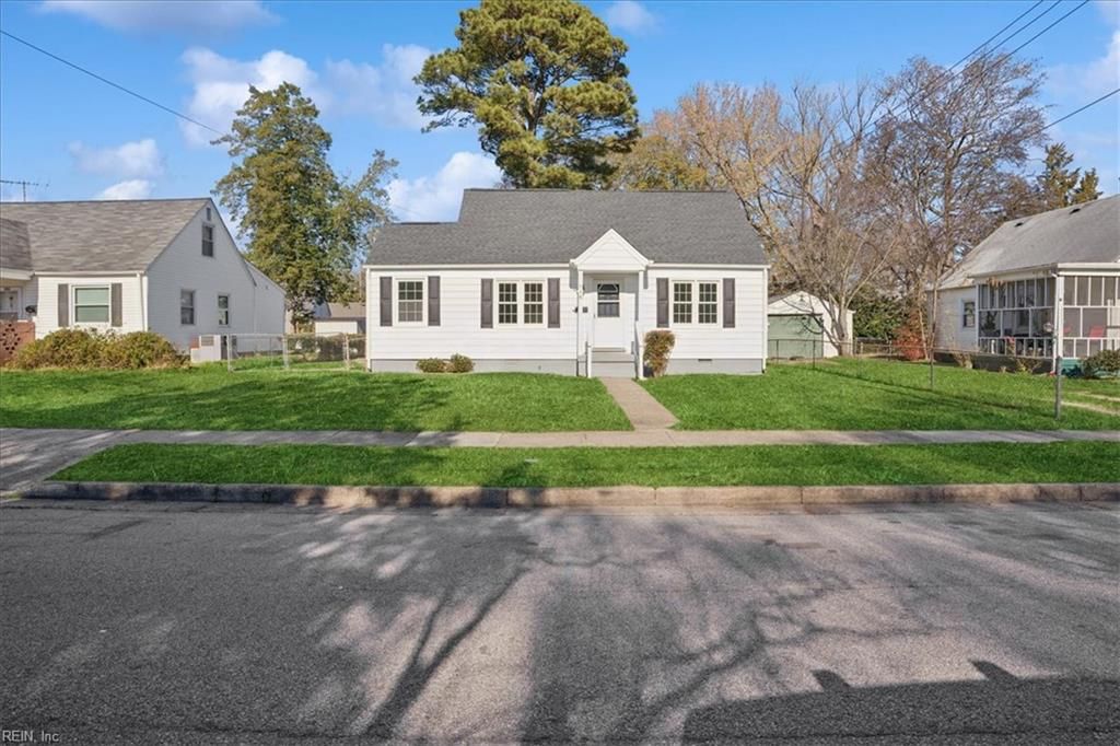 Photo of 526 Birmingham Avenue, Norfolk, VA 23505 (MLS # 10613245)