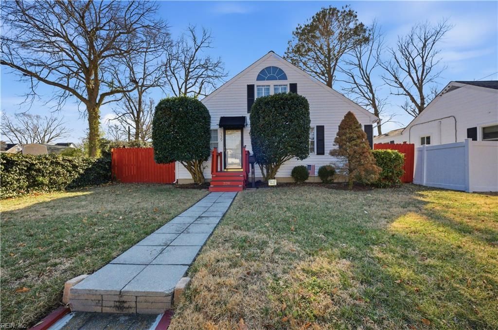 Photo of 339 E Gilpin Avenue, Norfolk, VA 23503 (MLS # 10619900)